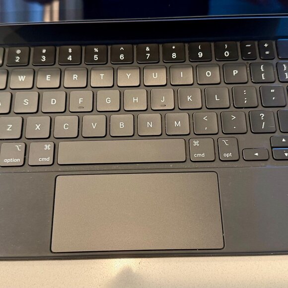 Apple iPad Pro 11-inch Wi-Fi/Cellular plus Magic Keyboard - Picture 6 of 10